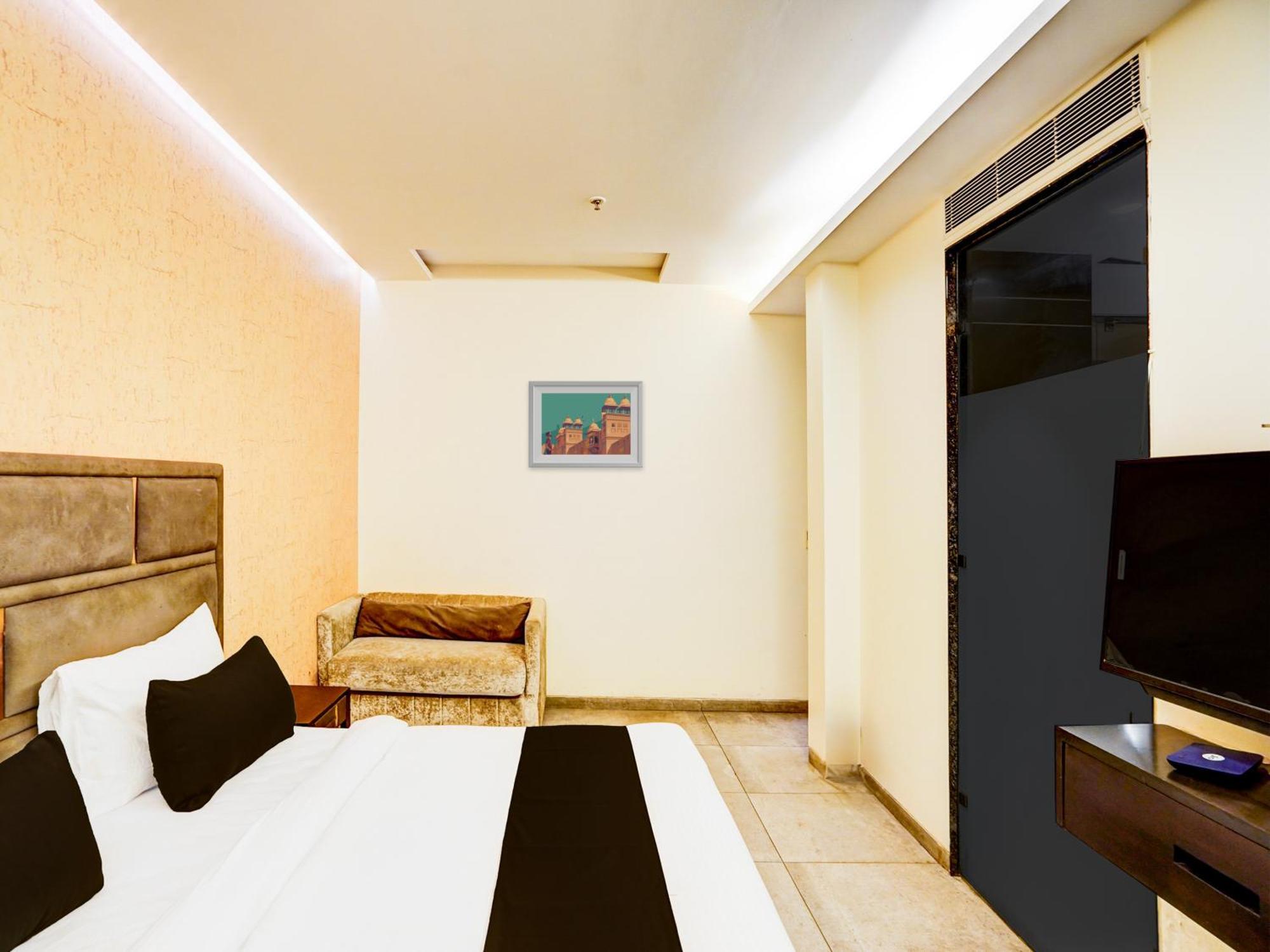 Super Townhouse Pitampura West Enclave Hotel Delhi  Luaran gambar